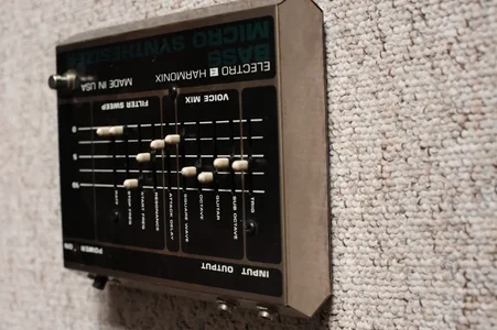 20201021-E-Bass_Pedale-amp-43EHX Bass Synth.webp