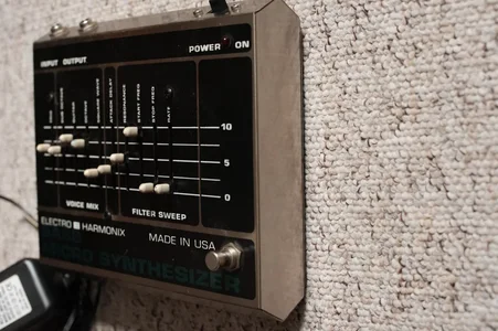 20201021-E-Bass_Pedale-amp-17EHX Bass Synth.webp