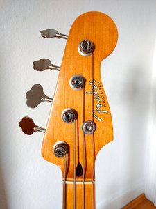 headstock.jpg headstock.jpg