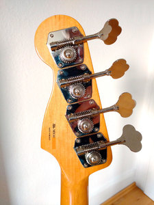 headstock_back.jpg headstock_back.jpg
