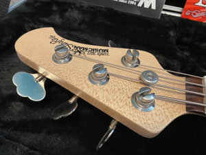 Bass8.jpg