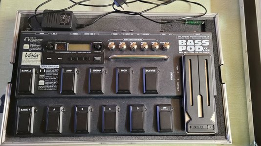 Line6 BASS POD XT LIVE im THON Case