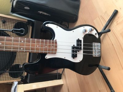 Short scale P-Bass