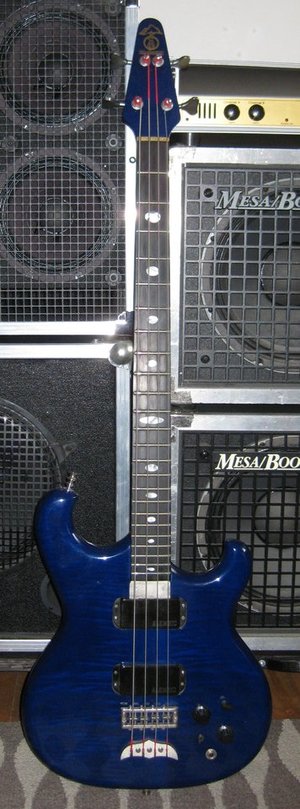 Alembic Spoiler blau plus Amp.JPG