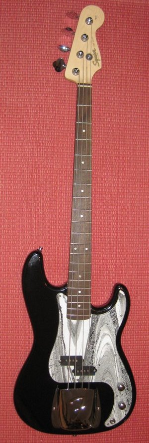 Squier Preci Jazz-Bass Black.jpg