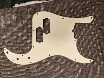 Original Fender Precision Pickguard weiss