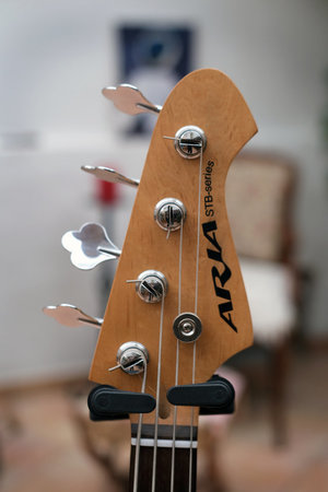 Headstock Front.jpg Headstock Front.jpg