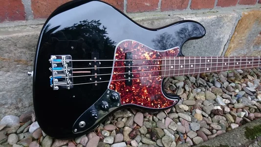 RESERVIERT / Warte auf Zahlungseingang:Fender / Squier Jazz Bass 3,8 KG auch Tausch