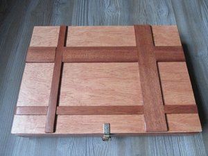 Kasten (Deckel).JPG Kasten (Deckel).JPG