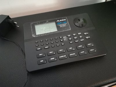 Alesis SR-16
