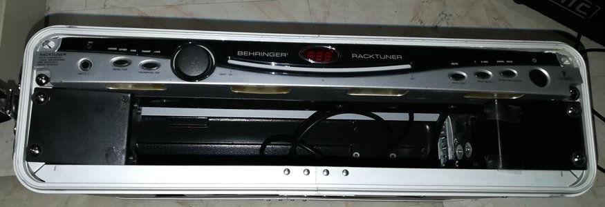 Verkaufe Gator Case 2 HE mit Behringer Stimmgerät