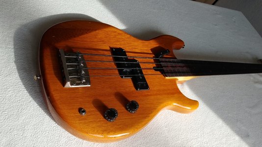 Yamaha BB 400s Bass Fretless Modell der 1990er mit Mods