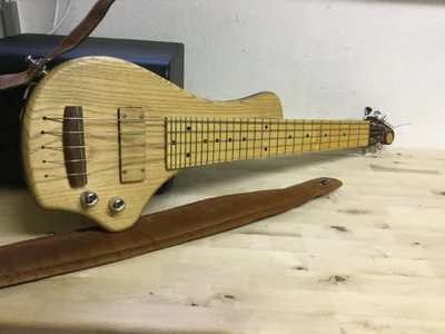 Verkauft : Bass short scale 5 Saiter Piccolo Lead Bass Reisebass