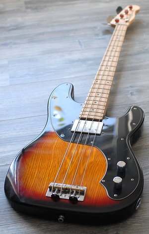 --VERKAUFT-- Fender Squier VM Precision Bass TB, Telecaster Bass