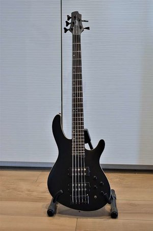 Cort Artisan C5-H BKS E-Bass inkl. Fender Gigbag