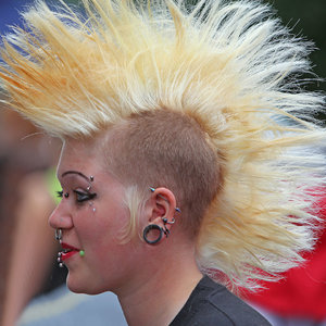 Person_with_mohawk_Stockholm_Pride_Festival_2009.jpg Person_with_mohawk_Stockholm_Pride_Festival_2009.jpg