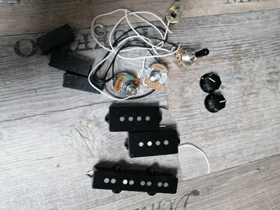 Verkauft - Fender PJ Bass Pickups + Elektronik (aus Mustang Player PJ Bass)