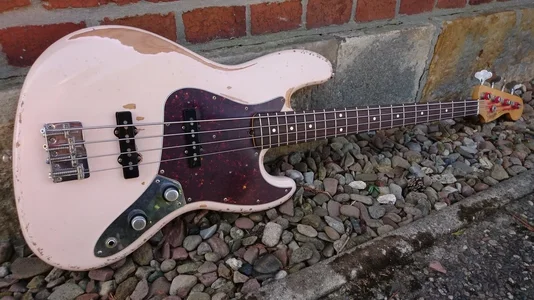 Flea Jazz Bass (auch Tausch gegen Röhrenamp)