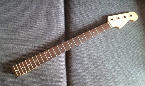 WARMOTH Precision Hals (3).JPG