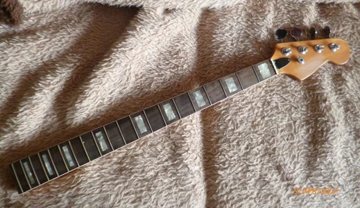 Basshals vintage mit binding (1).webp Basshals vintage mit binding (1).webp