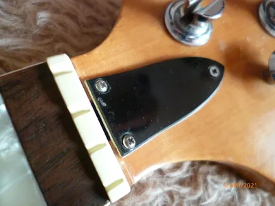 Basshals vintage mit binding (3).webp Basshals vintage mit binding (3).webp