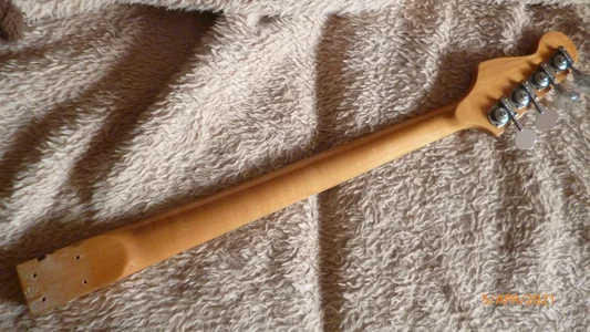 Basshals vintage mit binding (5).webp Basshals vintage mit binding (5).webp