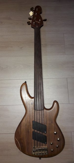 Sandberg Panther 5 Special Walnut Fretless