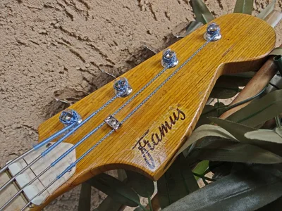 Headstock-Shorty.webp