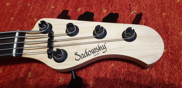 Headstock.jpg