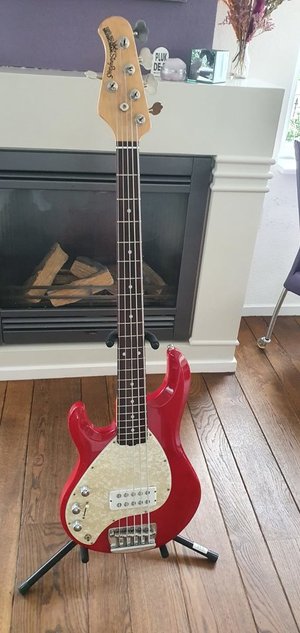 Music Man Stingray 5 String 1997 - left handed - €1.150 - hardcase