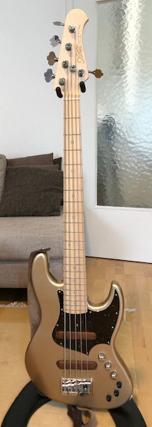 Xotic XJ-1T5, edler leichter 5-String Bass