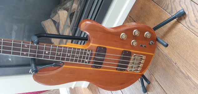 Ibanez Studio 824 bass (ST824) with original case