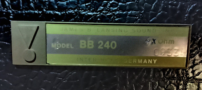 JBL Bassbox BB240_Box_Typenschild.jpg
