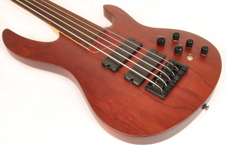 Gesucht: Brice Fretless Short Scale (5- or 6-string)