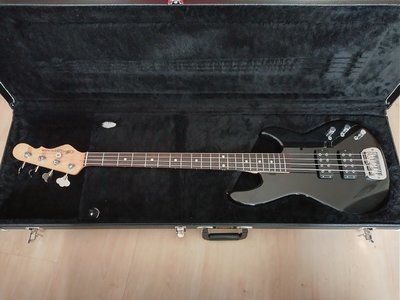 G&L L-2000