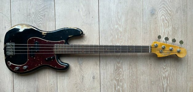 Fender Precision Relic black rw.JPG