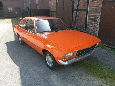 opel-rekord-traumen-oder-fahren-opel-rekord-d-aus-schneewittchen-schlaf-orange_8211132683.webp