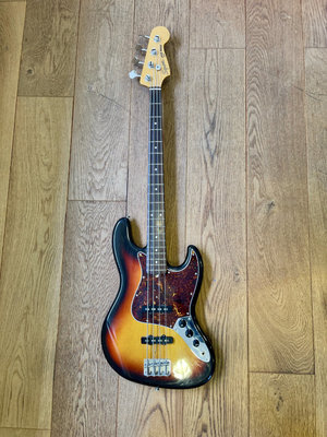 Tausche Squier Jazzbass JV gegen Squier Precision Bass JV