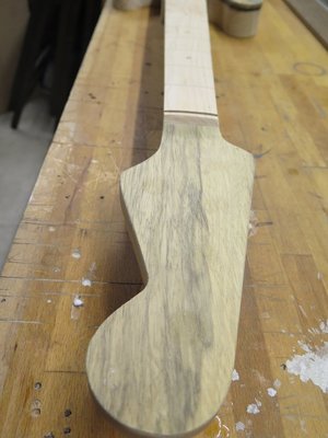 headstock furniert.jpg