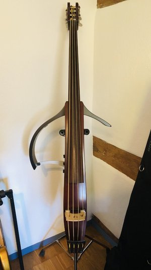 VERKAUFT Verkaufe Yamaha Silentbass SLB200 und Zubehör