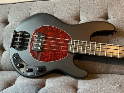 Harley Benton MB-4 SBK Deluxe Series (Musicman Stingray-Nachbau, 4-Saiter) - München