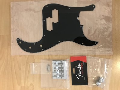 Andrea P-Bass Pickguard / Fender Hi-Mass Bridge / Fender Dome Knobs