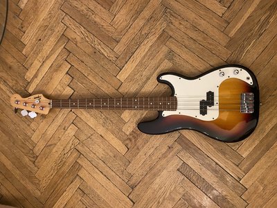 Squier Precision Bass