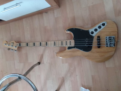 Fender Deluxe Mexico Jazz Bass