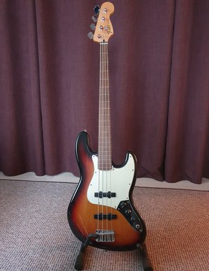 Fender Standard Jazz Bass - Fretless