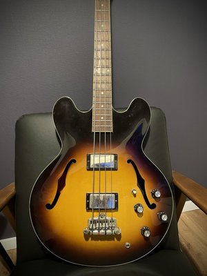 Gibson (Memphis) ES 335 Bass