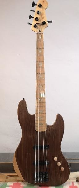Jazz Bass 5 Saiter 270€