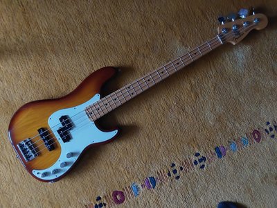 Fender American Elite Precision Bass Ash -Reseviert