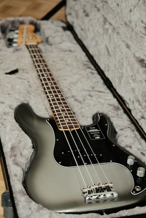 Reserviert-Fender American Professional II Precision