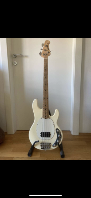 MM Stingray Ernie Ball Bass Reserviert!